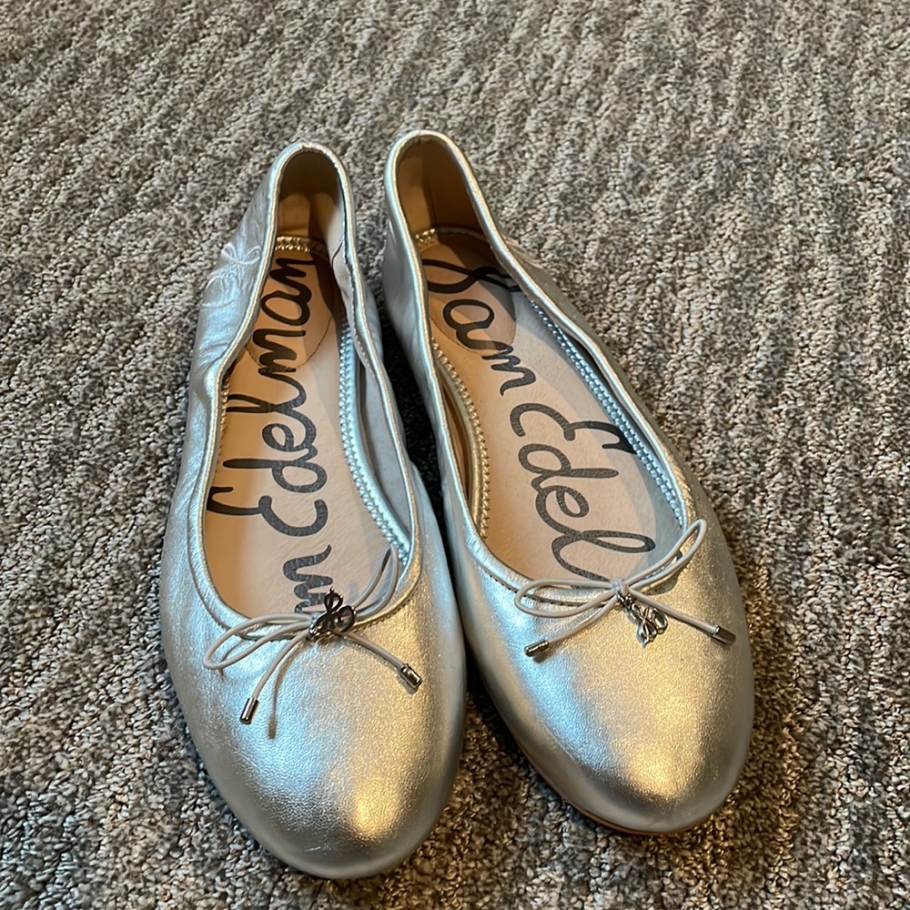 Sam Edelman Felicia Ballet Flat in Silver size 10.5 like new condition.